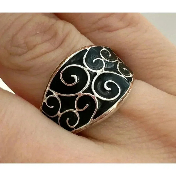 Vintage Silver Tone Enamel Swirl Design Tapered Retro Modernist Ring - Size 6.75 - Picture 1 of 7